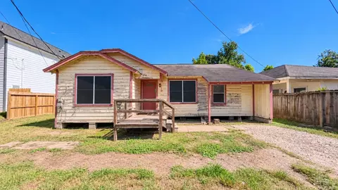 6820 Utah St #B, Houston, TX 77091