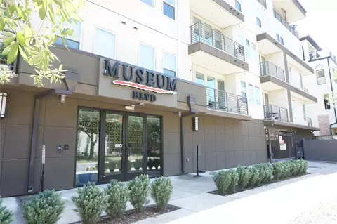 4819 Caroline St #111, Houston, TX 77004