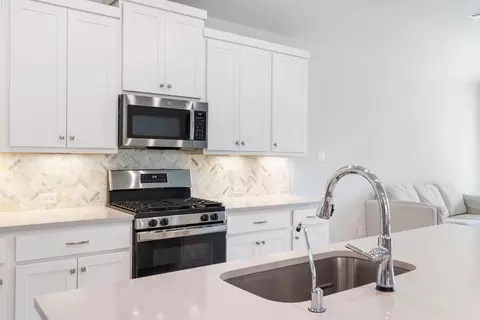 Kitchen - 444 Texoma Plains Dr, Conroe, TX 77304 photo 2 of 2