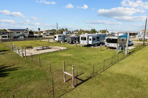 4531 Mallard St, Hitchcock, TX 77563
