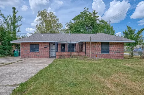 5431 Willow Glen Dr, Houston, TX 77033