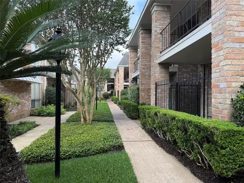 2224 S Piney Point Rd #223, Houston, TX 77063