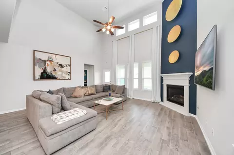 8402 Northern Pintail Dr, Houston, TX 77049