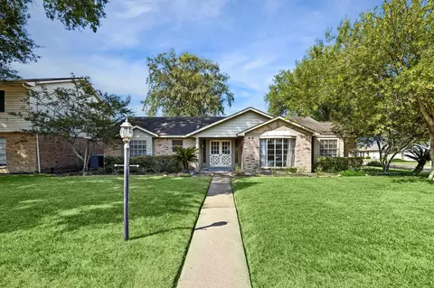 11302 Brighton Ln, Meadows Place, TX 77477