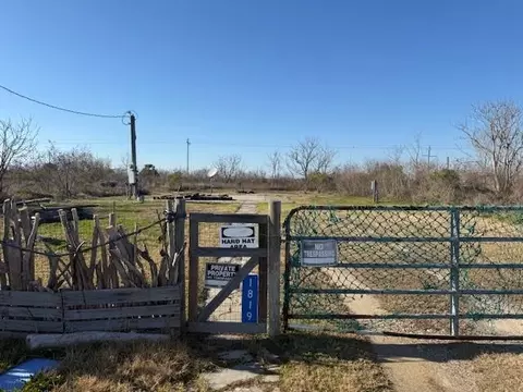 1819 Anderson Ave, Port Bolivar, TX 77650