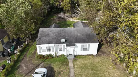 5237 Carmen St, Houston, TX 77033