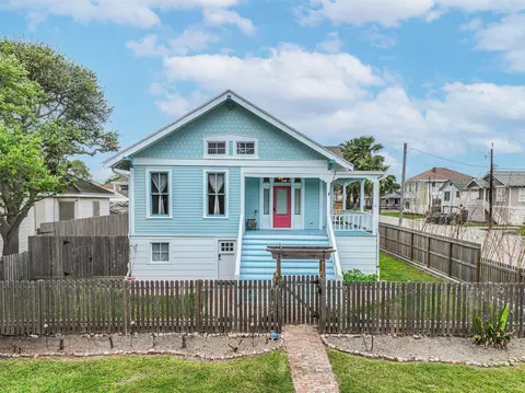 3002 Avenue Q 12, Galveston, TX 77550