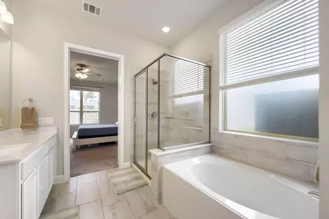 Bath - 17071 Easter Lily Dr, Conroe, TX 77385 photo 2 of 4