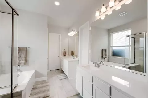 Bath - 17071 Easter Lily Dr, Conroe, TX 77385 photo 1 of 4