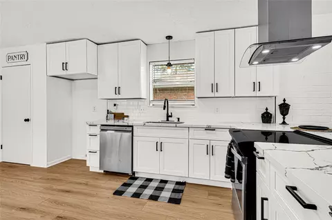 Kitchen - 6611 Archgate Dr, Spring, TX 77373 photo 2 of 3