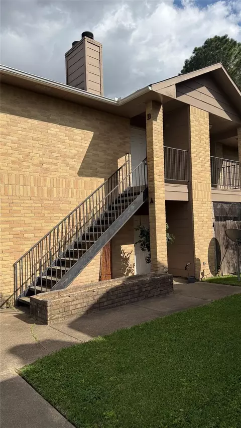 6307 W Gulf Bank Rd #16, Houston, TX 77088