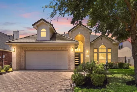 14310 Manorbier Ln, Sugar Land, TX 77498