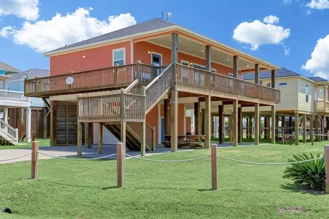 934 S S Cv, Crystal Beach, TX 77650