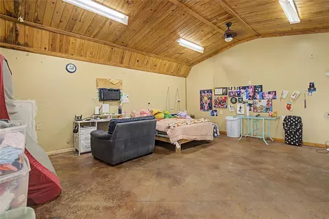 Bedroom - 149 E Austin Ave, Onalaska, TX 77360 photo 8 of 8