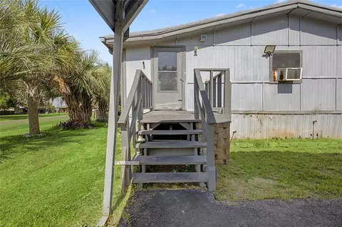 Exterior - 149 E Austin Ave, Onalaska, TX 77360 photo 4 of 12