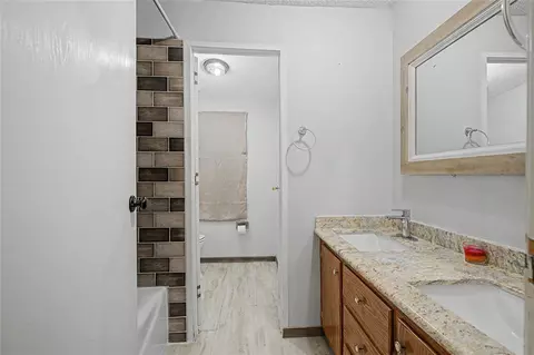 Bath - 149 E Austin Ave, Onalaska, TX 77360 photo 3 of 5