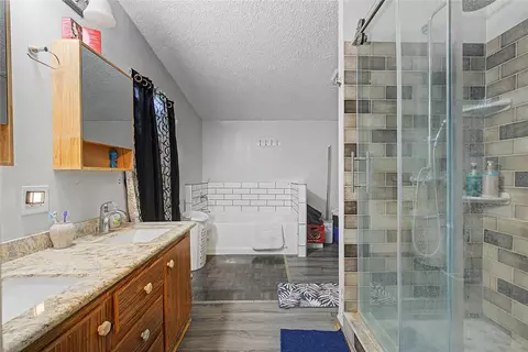 Bath - 149 E Austin Ave, Onalaska, TX 77360 photo 1 of 5