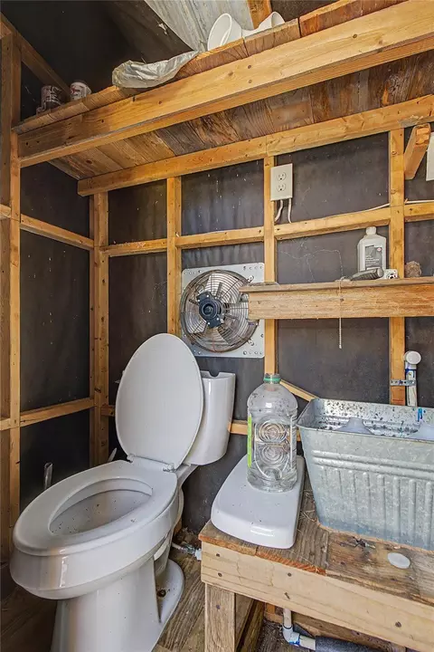 Bath - 149 E Austin Ave, Onalaska, TX 77360 photo 5 of 5