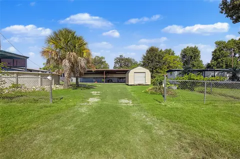 Exterior - 149 E Austin Ave, Onalaska, TX 77360 photo 9 of 12
