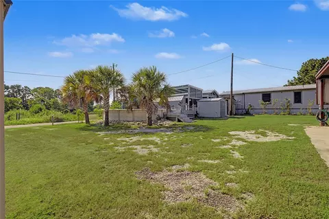 Exterior - 149 E Austin Ave, Onalaska, TX 77360 photo 11 of 12