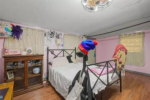 Bedroom - 149 E Austin Ave, Onalaska, TX 77360 photo 4 of 8