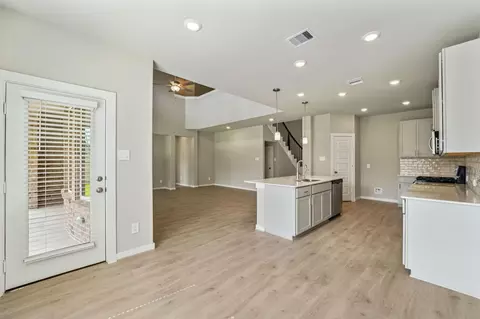 Entry Way - 2803 Clapbread Ln, Rosenberg, TX 77471 photo 2 of 2