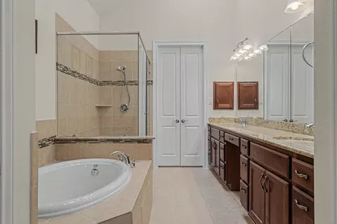 Bath - 7434 Kearney Hill Ln, Spring, TX 77389 photo 4 of 4