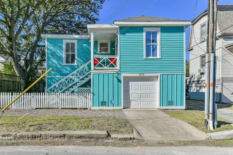 1213 18th St, Galveston, TX 77550