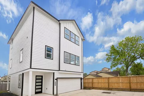 424 Sikes St #C, Houston, TX 77018