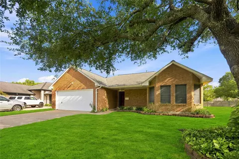 2755 N Larkspur Cir, Pearland, TX 77584