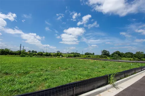 513 Trend View Dr, Weimar, TX 78962 photo 2