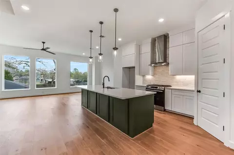 806 Fisher St #F, Houston, TX 77018