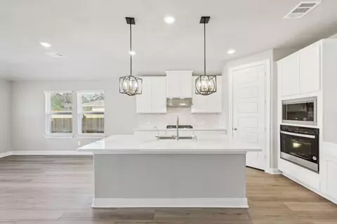 Kitchen - 2814 Clapbread Ln, Rosenberg, TX 77471 photo 2 of 2
