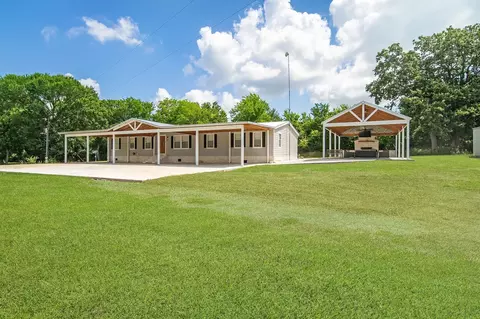 555 Wilder Crest Ln, Brenham, TX 77833
