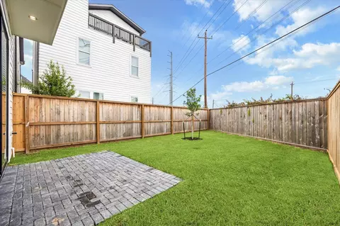1004 Golden Nectar Ln, Houston, TX 77008