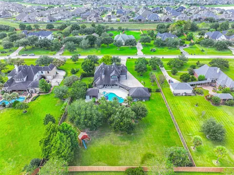 3890 Summer Manor Dr, League City, TX 77573