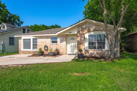 2324 N Logan St, Texas City, TX 77590