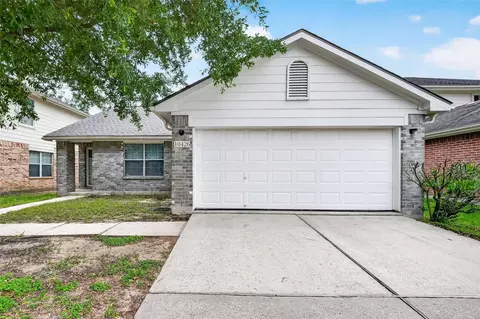 10426 Briar Patch St, Baytown, TX 77523
