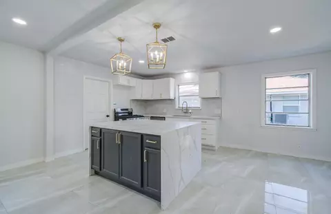 5230 W Bellfort Ave, Houston, TX 77035