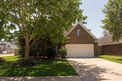 10102 Hidden Falls Dr, Pearland, TX 77584