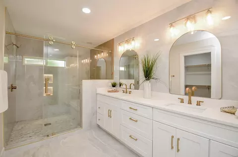 12511 Nova Dr, Houston, TX 77077