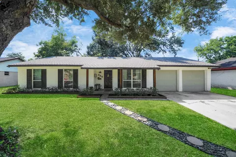 330 Hurstgreen Ln, Alvin, TX 77511