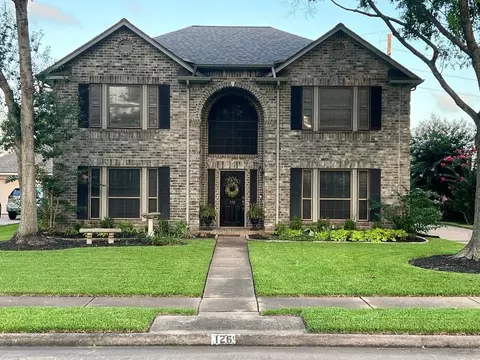 126 Shadow Wood Dr, Sugar Land, TX 77498
