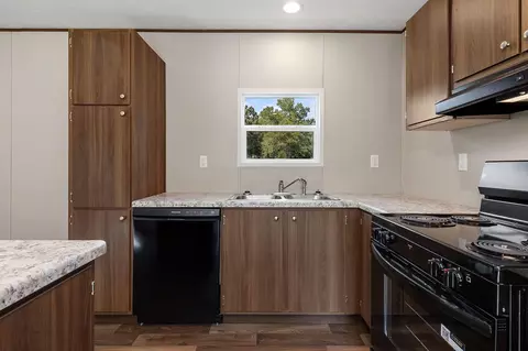 Kitchen - 164 Tripletree St, Lufkin, TX 75904 photo 2 of 3