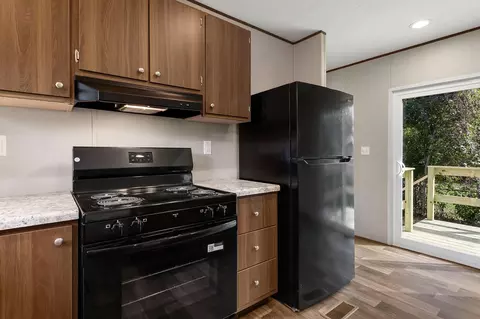 Kitchen - 164 Tripletree St, Lufkin, TX 75904 photo 3 of 3