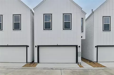 9902 Clark Rd #I, Houston, TX 77076