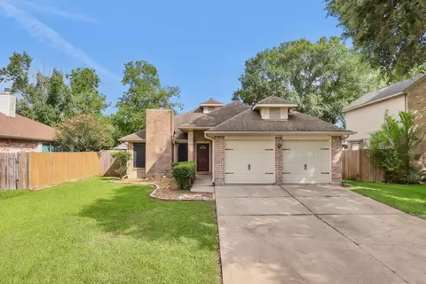 2514 S Mission Cir, Friendswood, TX 77546