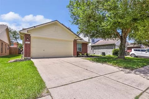 10423 Briar Patch St, Baytown, TX 77523