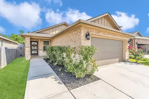 208 Charles Ridge Dr, Montgomery, TX 77316