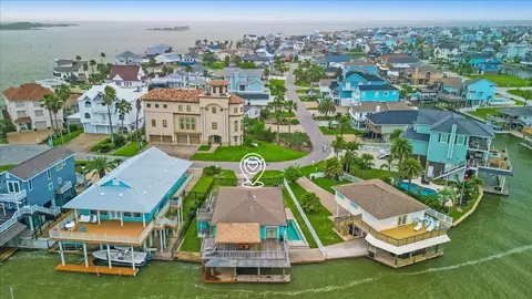 1222 Oahu Dr, Galveston, TX 77554